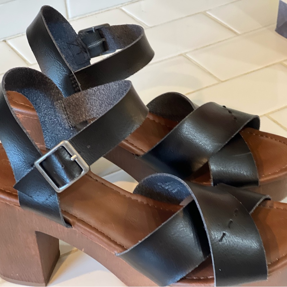 Black platform very cute
